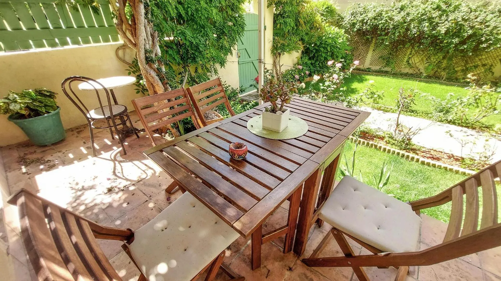 Cozy Apartment In Toulon With Kitchen