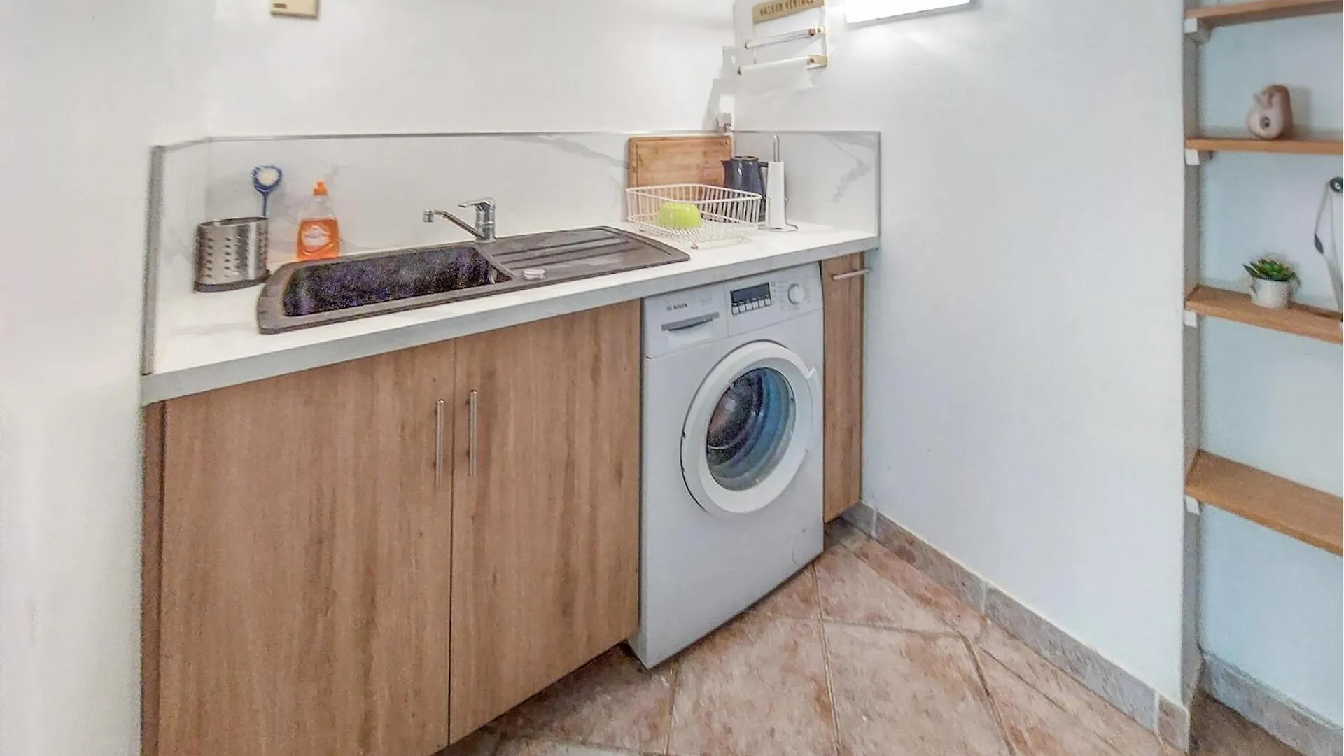 Cozy Apartment In Toulon With Kitchen 0*,